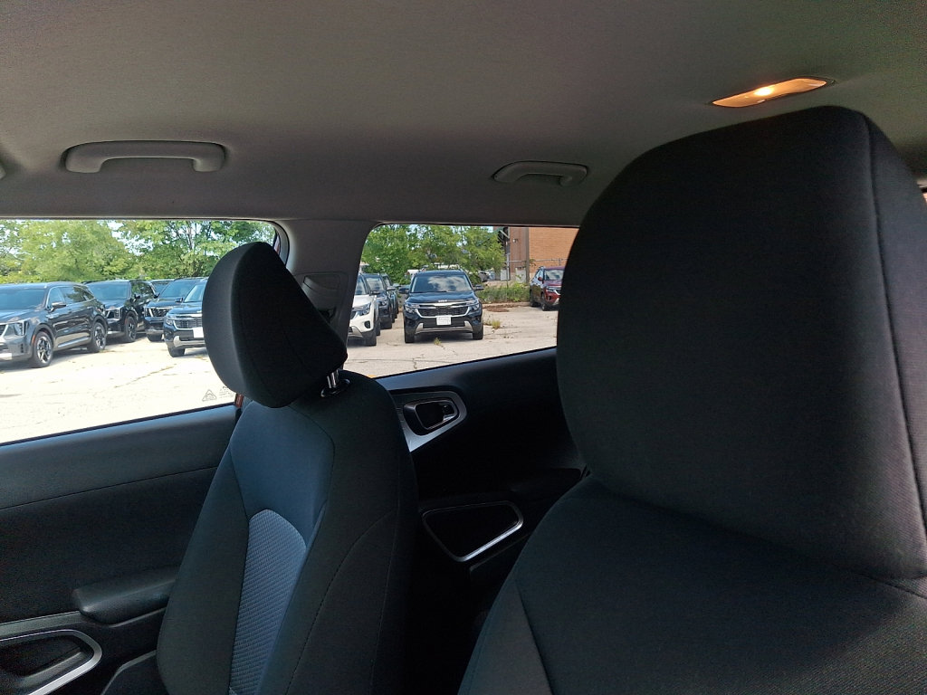 Used 2024 Kia Soul LX w/ LX Technology Package FWD image 25