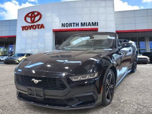 Used 2024 Ford Mustang Convertible RWD image 2