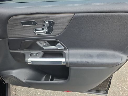 Used 2023 Mercedes-Benz GLB 250 4MATIC image 11