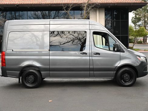Used 2020 Mercedes-Benz Sprinter 2500 image 16