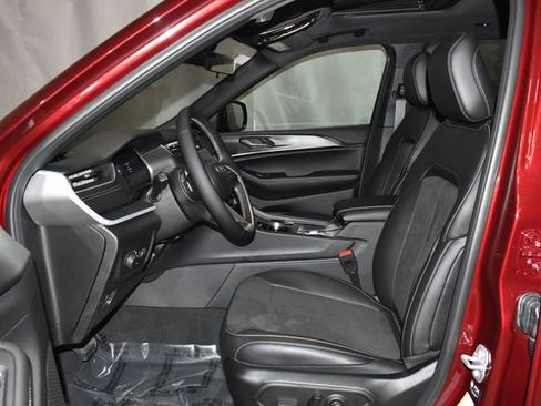 New 2025 Jeep Grand Cherokee L Altitude image 10