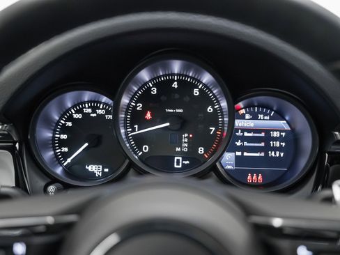 Certified 2025 Porsche Macan image 18