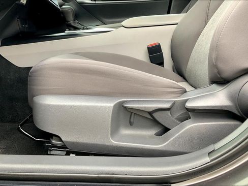 Used 2020 Toyota Camry L FWD image 32