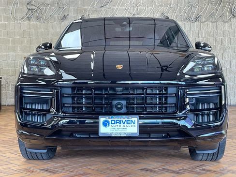 Used 2024 Porsche Cayenne Turbo AWD/4WD image 3