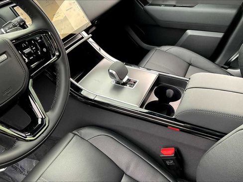 New 2025 Land Rover Range Rover Velar Dynamic SE image 10