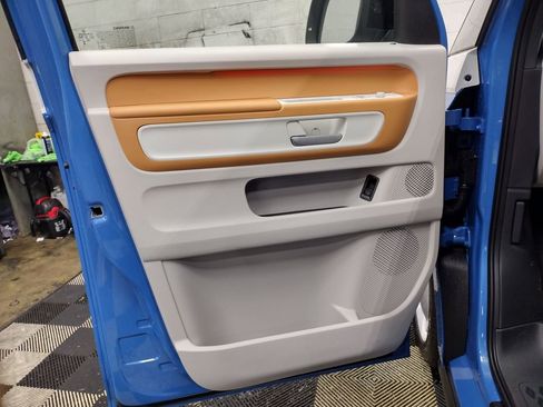 New 2025 Volkswagen ID. Buzz 1st Edition image 16