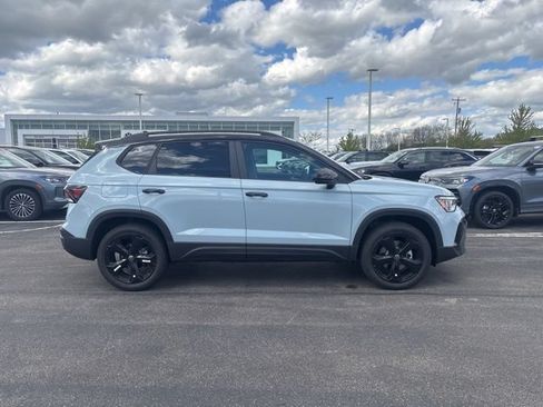 New 2026 Volkswagen Taos SE AWD/4WD image 5