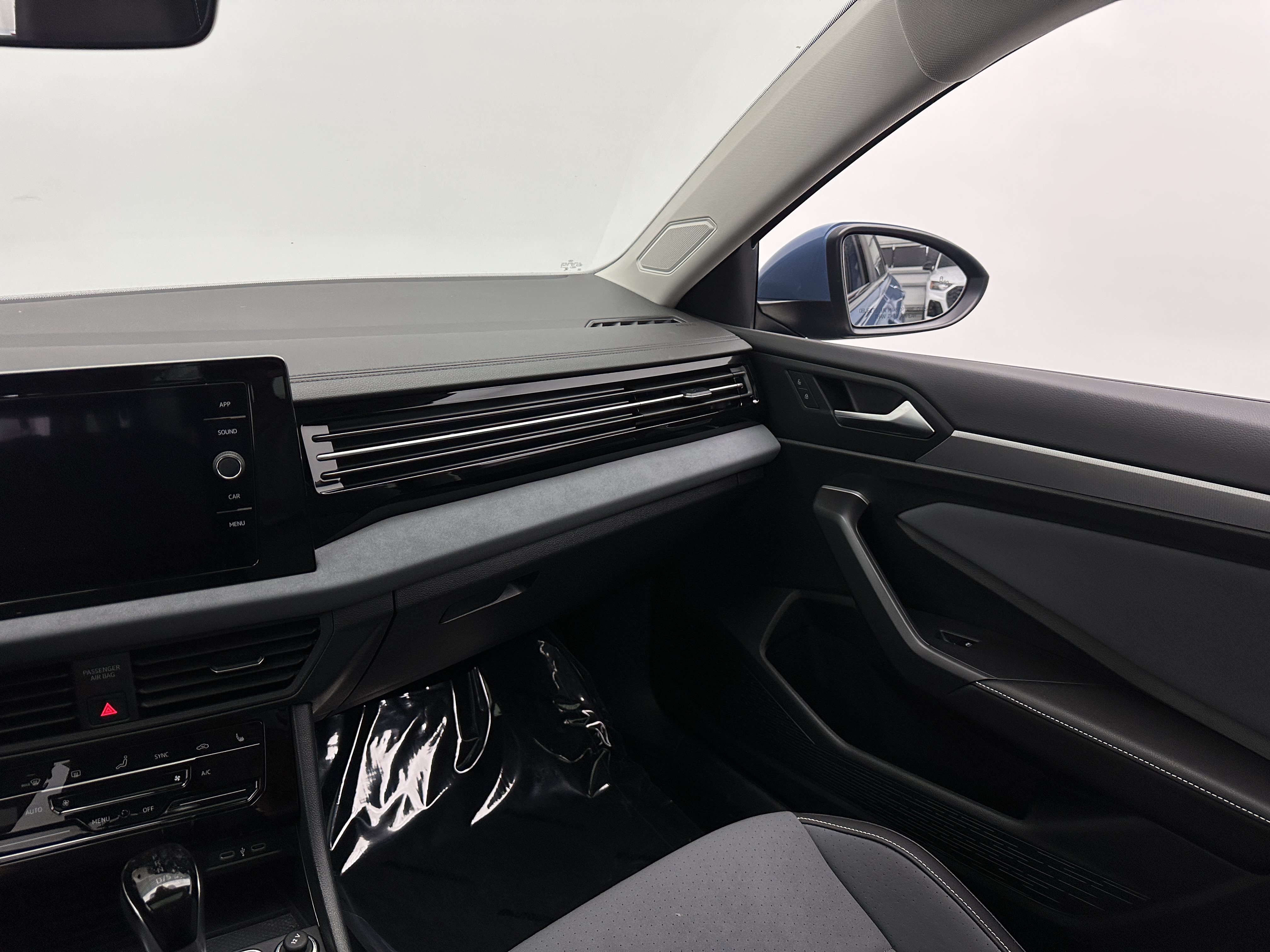 Used 2026 Volkswagen Jetta SE FWD image 33
