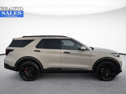 Used 2022 Ford Explorer ST w/ Equipment Group 401A image 7