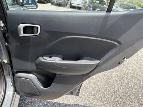 Used 2025 Hyundai Venue SEL FWD image 18