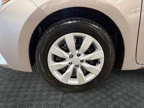Used 2014 Toyota Corolla LE FWD image 15