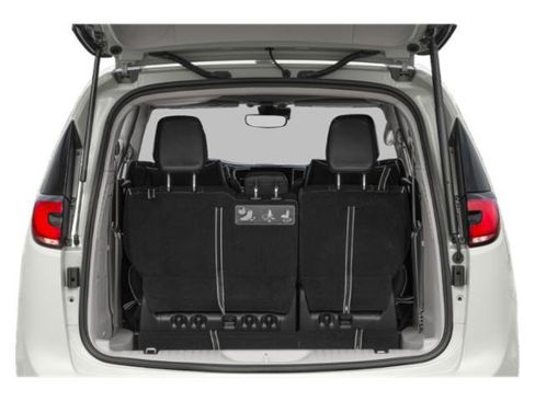 Used 2023 Chrysler Pacifica Touring-L FWD image 14