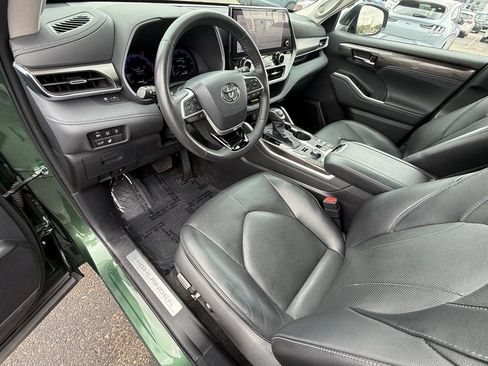 Used 2024 Toyota Highlander Limited AWD/4WD image 14