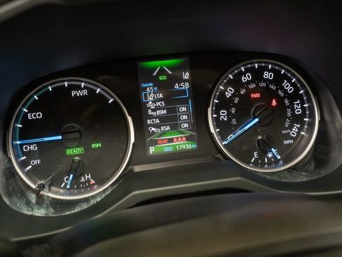 Used 2022 Toyota RAV4 XLE image 17