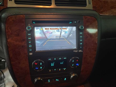 Used 2012 Chevrolet Suburban LTZ image 27