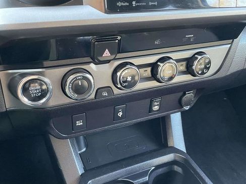 Used 2016 Toyota Tacoma TRD Sport w/ Towing Package image 31