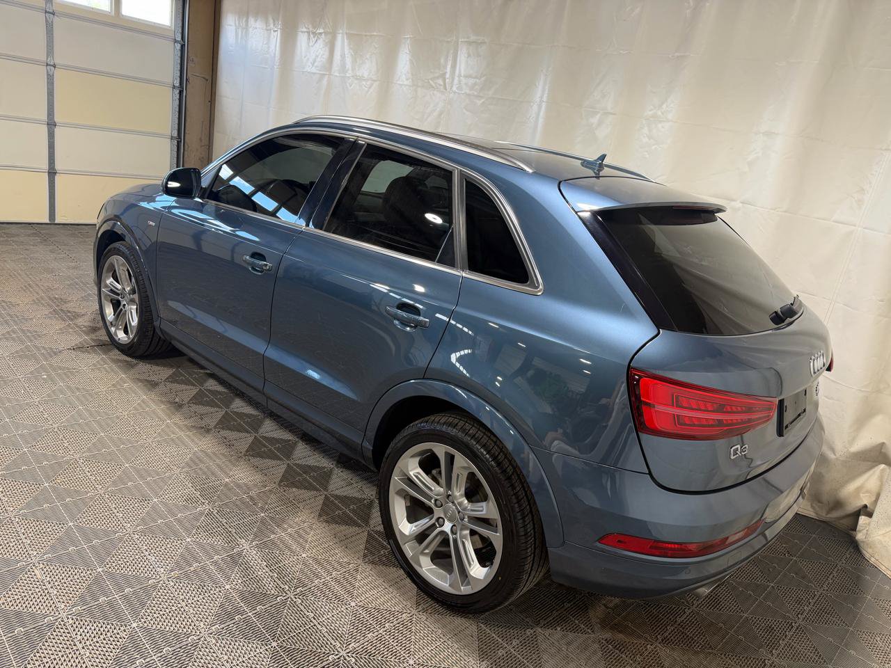 Used 2018 Audi Q3 2.0T Premium Plus w/ Premium Plus Package AWD/4WD image 4