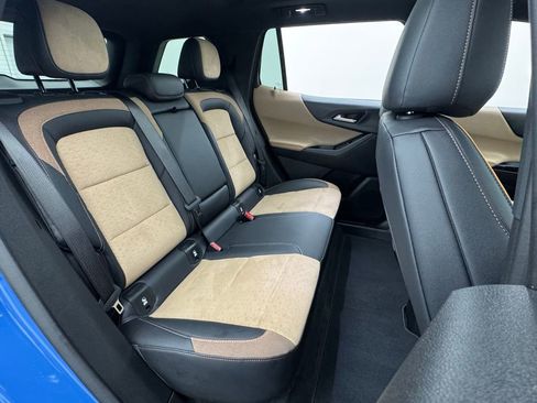 Used 2025 Chevrolet Equinox ACTIV w/ Safety and Technology Package image 40