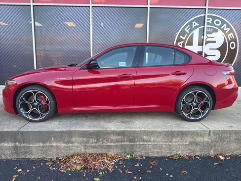 New 2025 Alfa Romeo Giulia AWD w/ Veloce Package AWD image 8