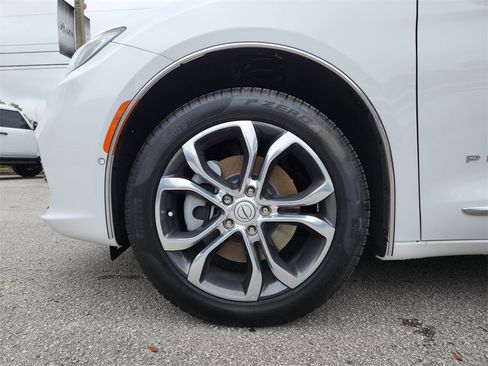 New 2026 Chrysler Pacifica Pinnacle image 36