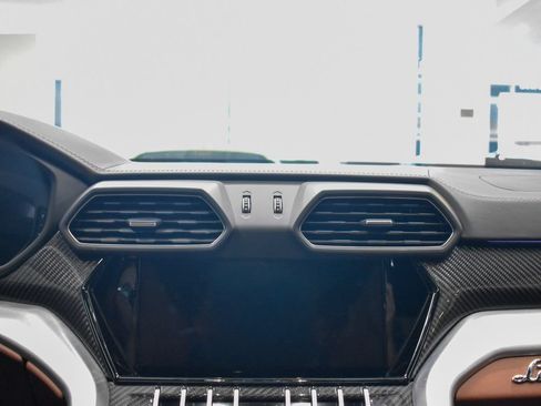 Used 2022 Lamborghini Urus AWD/4WD image 29