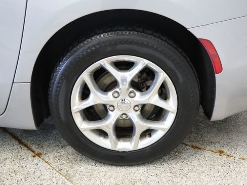 Used 2017 Chrysler Pacifica Limited FWD image 11