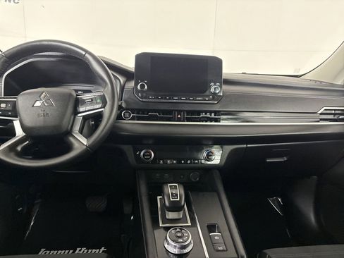 Used 2024 Mitsubishi Outlander SE Black Edition image 22