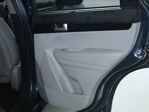 Used 2015 Kia Sorento LX FWD image 31