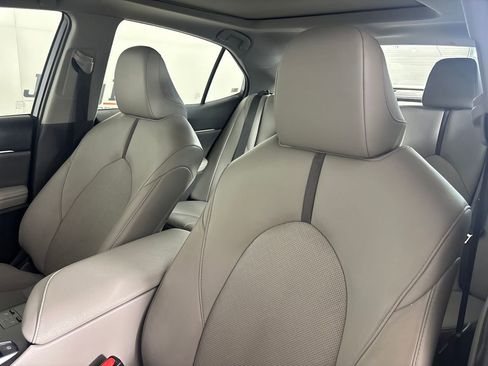 Used 2023 Toyota Camry XLE FWD image 11