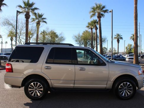 Used 2017 Ford Expedition XLT image 6