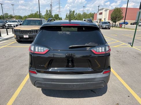 Used 2021 Jeep Cherokee Latitude Plus AWD/4WD image 5