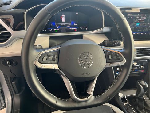 Used 2025 Volkswagen Taos SE image 28