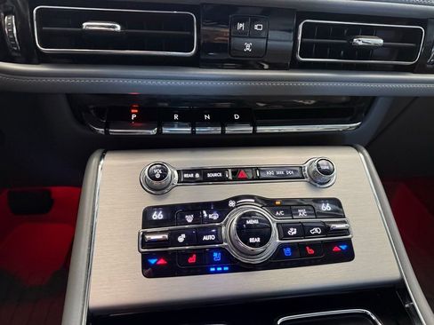 Used 2020 Lincoln Aviator Reserve w/ Equipment Group 202A AWD/4WD image 17