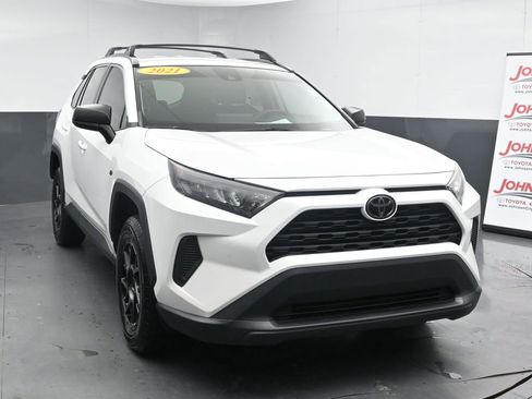 Used 2021 Toyota RAV4 LE image 2