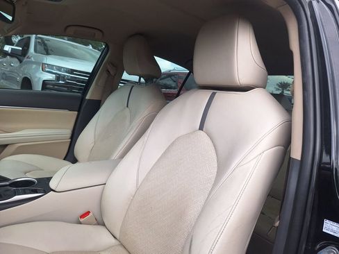 Used 2024 Toyota Camry XLE image 11