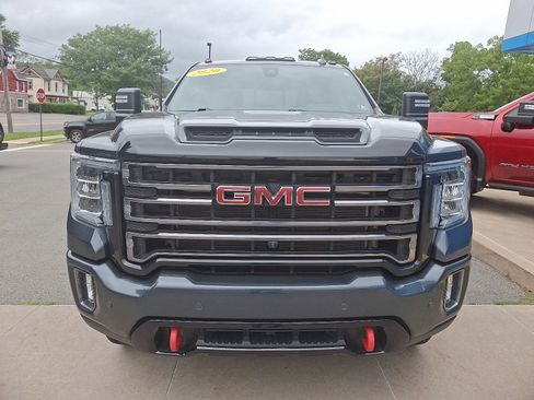 Used 2020 GMC Sierra 2500 AT4 w/ AT4 Premium Package image 2