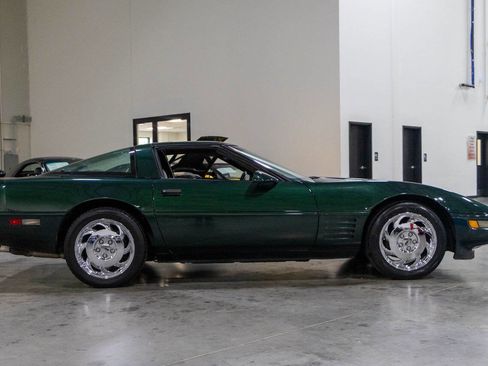 Used 1994 Chevrolet Corvette Coupe RWD image 8