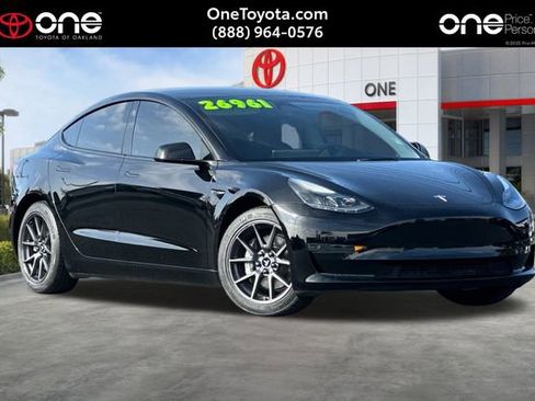Used 2023 Tesla Model 3 Standard Range image 1