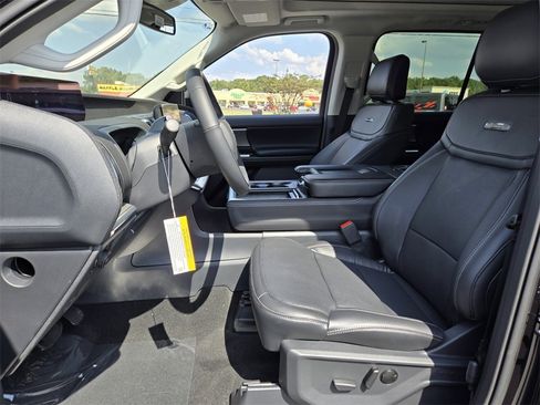 New 2025 Ford Expedition Platinum image 9