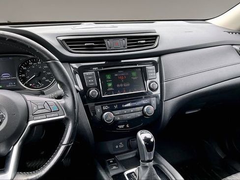 Used 2020 Nissan Rogue SV w/ Sun & Sound Touring Package FWD image 9