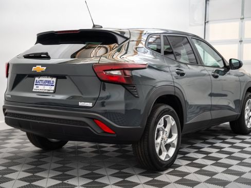 New 2026 Chevrolet Trax LS w/ LS Convenience Package FWD image 5