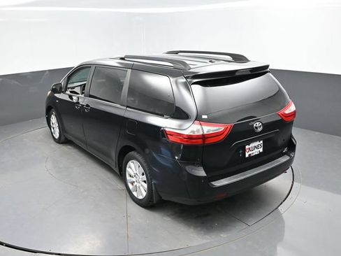Used 2017 Toyota Sienna LE AWD/4WD image 37