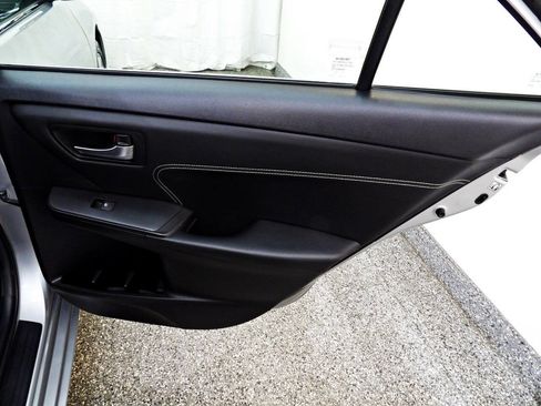 Used 2015 Toyota Camry XLE w/ Moonroof Package FWD image 12