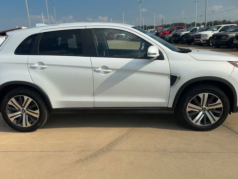 Used 2024 Mitsubishi Outlander Sport SE image 2