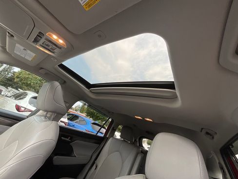 Used 2023 Toyota Highlander Limited image 9
