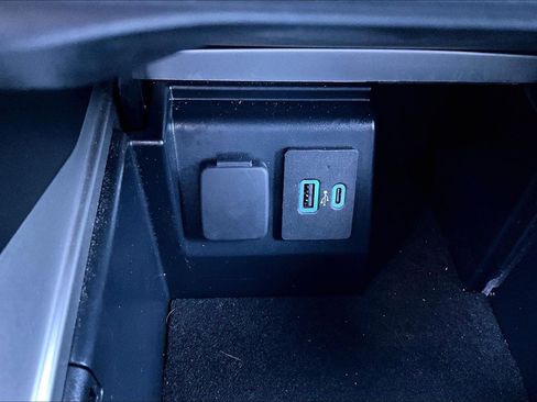 Used 2022 Ford Explorer ST w/ ST Street Pack image 17