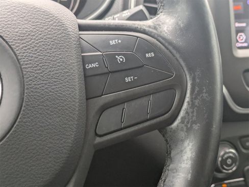 Used 2020 Jeep Cherokee Trailhawk w/ Cold Weather Group image 28