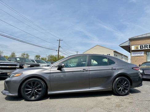 Used 2019 Toyota Camry LE image 2