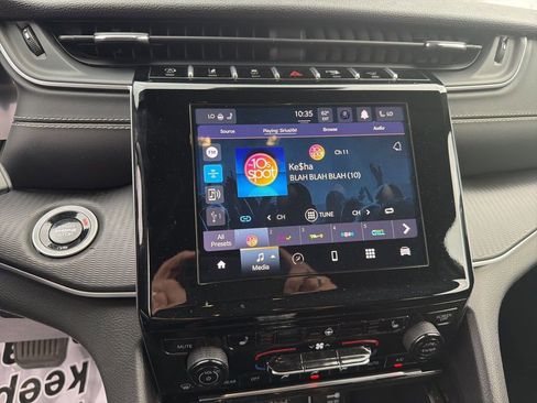 Used 2024 Jeep Grand Cherokee L Laredo image 23