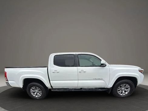Used 2017 Toyota Tacoma SR5 image 5
